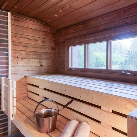 Pinetree Cozy Log Chalet