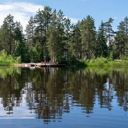 Pinetree Cozy Log Chalet Kalanti